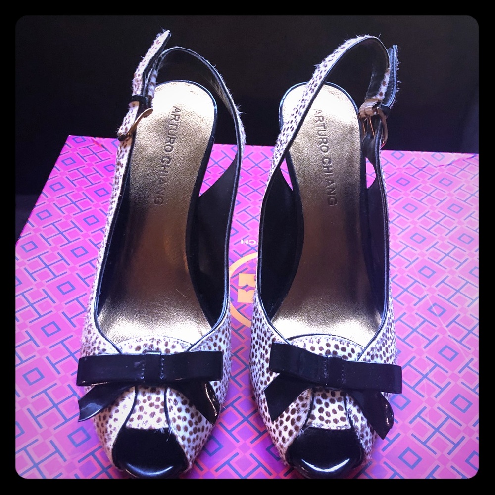 Brand New!!  Arturo Chang Leopard Print Peep Toes